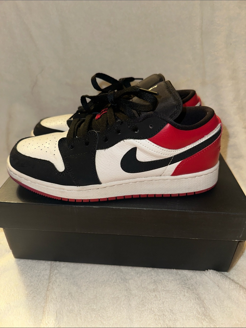 Like New - Air Jordan 1 Low - Black White Red Big Kids 6 Women’s 7.5
